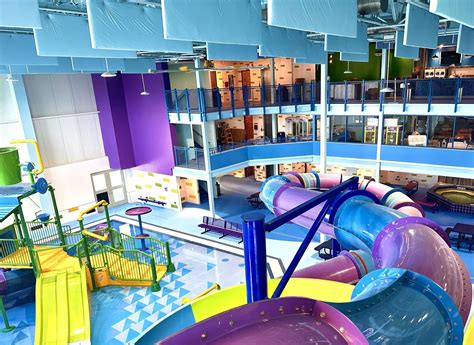 Splash indoor water park - Bamboo Bay. Saturday. noon - 1:30 pm. noon - 1:30 pm. 10 am - 1:30 pm. Community center members now get first access to the waterparks on Saturdays! Members are welcome to stay after the times listed above. Tropics & Bamboo Bay are open until 7 pm on Saturdays.